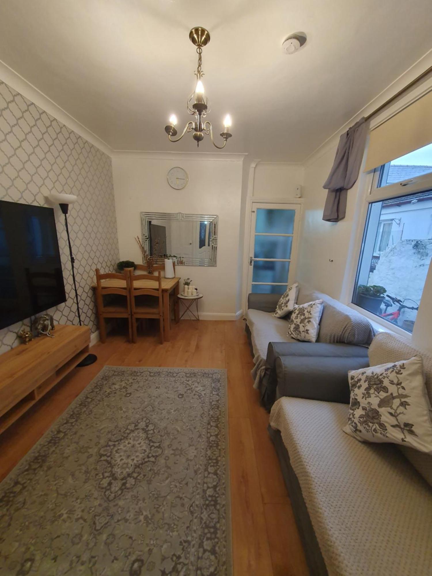 Private Luxury Double Room In Cardiff Exterior foto